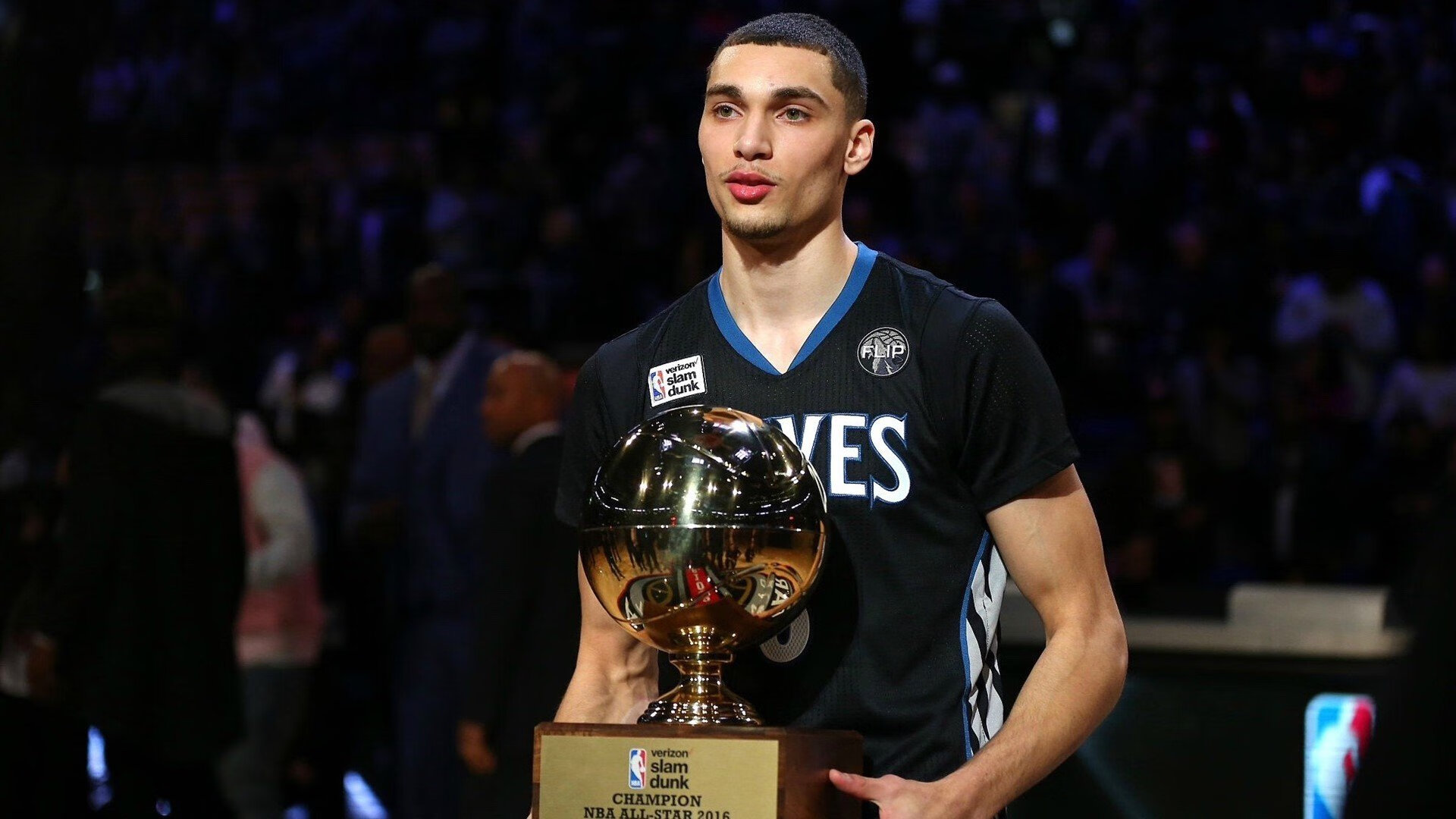 科维托娃在MAD比赛中败北，出色防守引发热议！赢得满堂喝彩