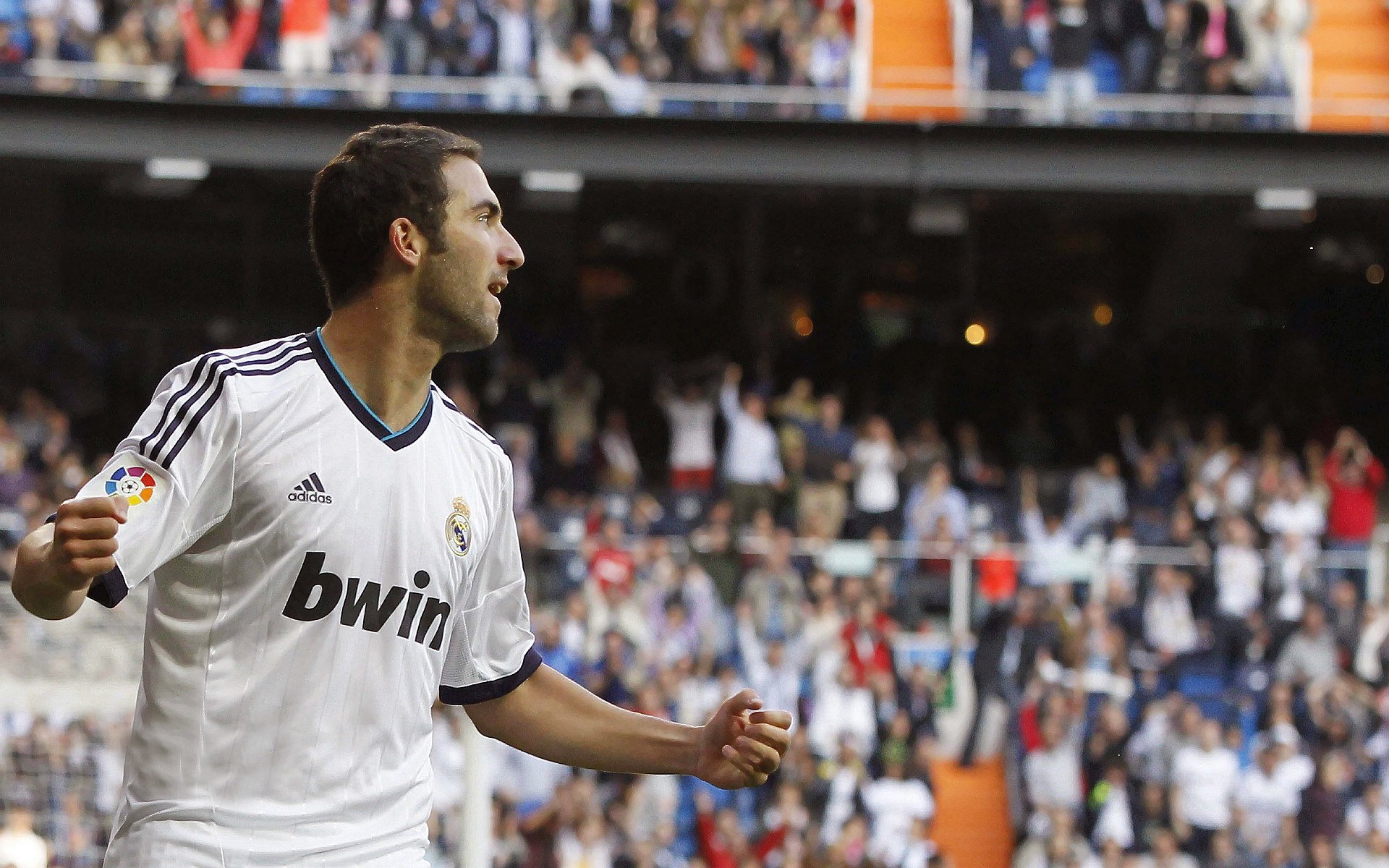 杜兰特在MAD比赛中高光表现,关键助攻引发热议!